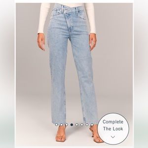 A&F - The 90s Straight Ultra High Rise Curve Love Hem Slit Jeans